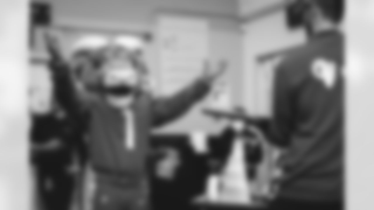 E_221123_APLACECALLEDHOMETHANKSGIVINGMEALSERVICE_6558