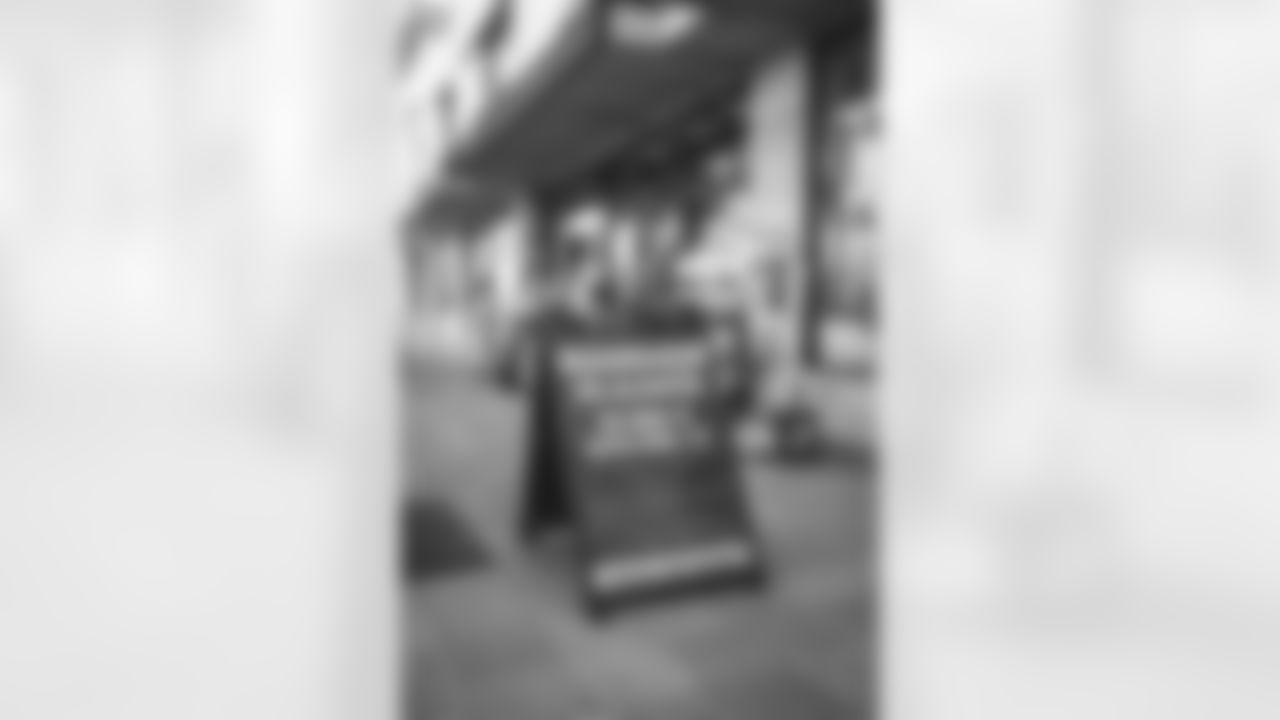 E_220121_PlayoffNewsStandPopUp_7024