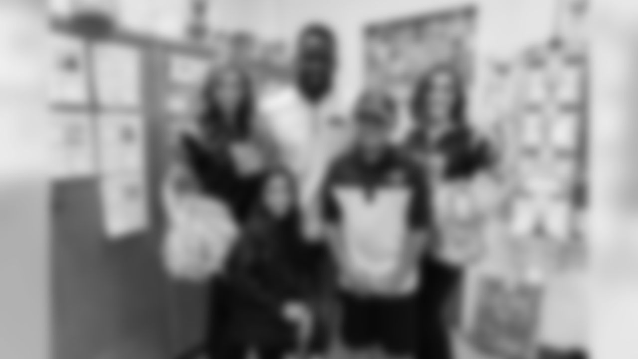In partnership with American Red Cross, Los Angeles Rams players, cheerleaders, and staff members visited elementary schools to help students personalize holiday cards of thanks for our veterans and military members all around the world. Tuesday, November 12, 2019, Encino, CA. (Will Navarro/Rams)