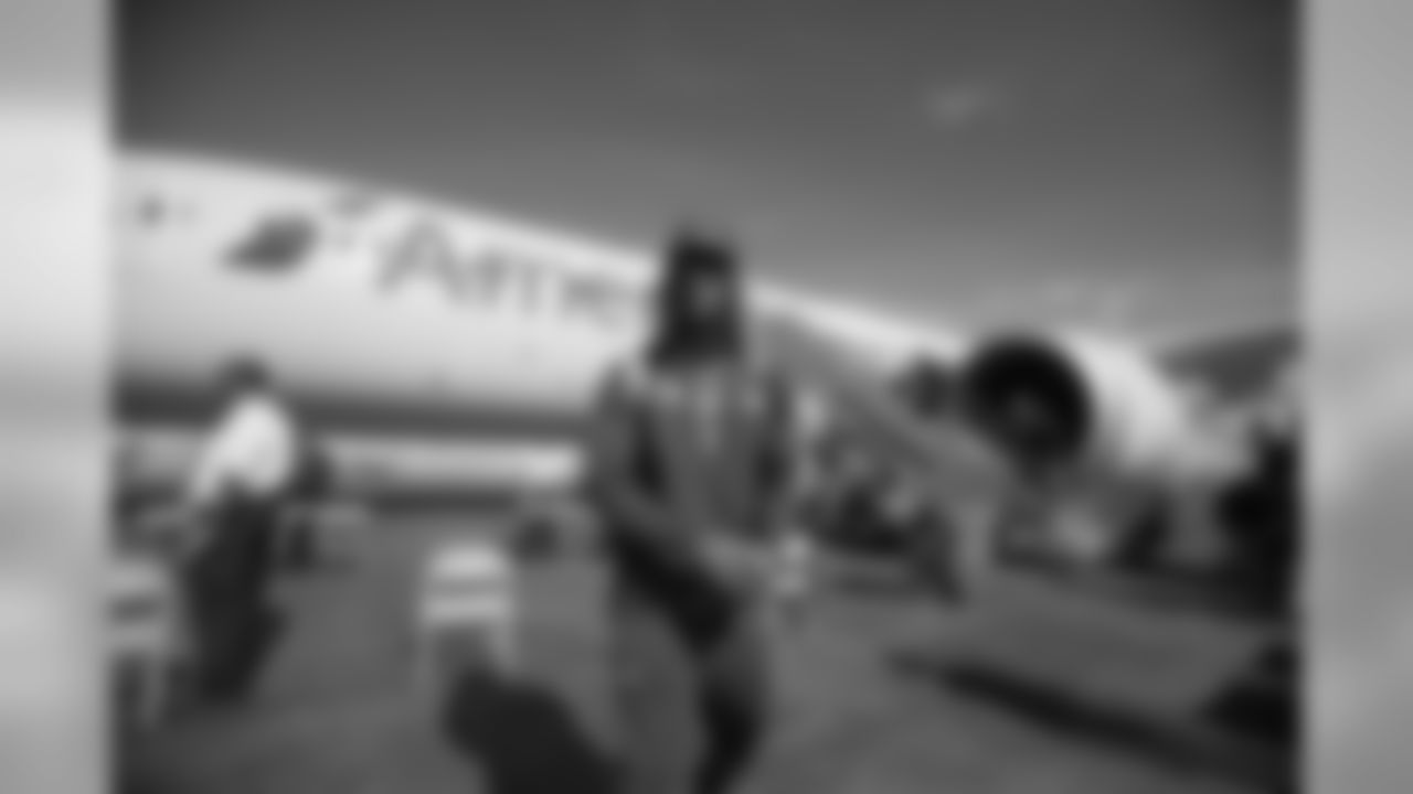 Running back (30) Todd Gurley of the Los Angeles Rams gets on the plane at LAX to fly to Atlanta for Super Bowl LIII, Sunday, January 27, 2019, in Los Angeles, CA. (Jeff Lewis/Rams)