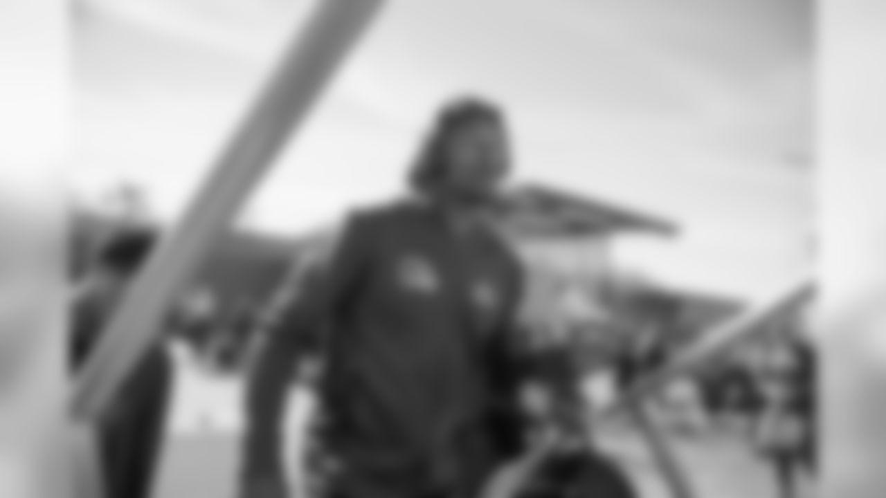 Cornerback (37) Sam Shields of the Los Angeles Rams gets on the plane at LAX to fly to Atlanta for Super Bowl LIII, Sunday, January 27, 2019, in Los Angeles, CA. (Jeff Lewis/Rams)