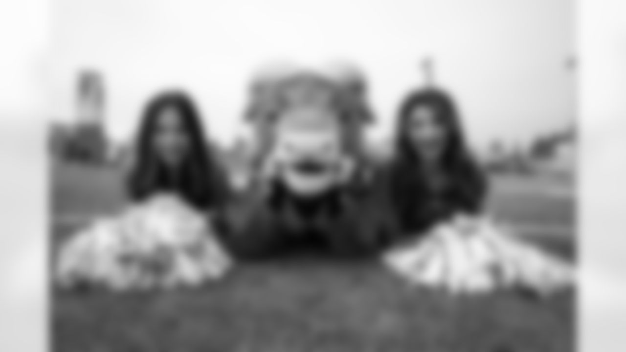 Cheerleaders and Rampage the Mascot at the 7 on 7 Passing Tournament and Big Man Championships at Cal Lutheran University in Thousand Oaks, CA on June 23rd, 2018. (Rams/Hiro Ueno)