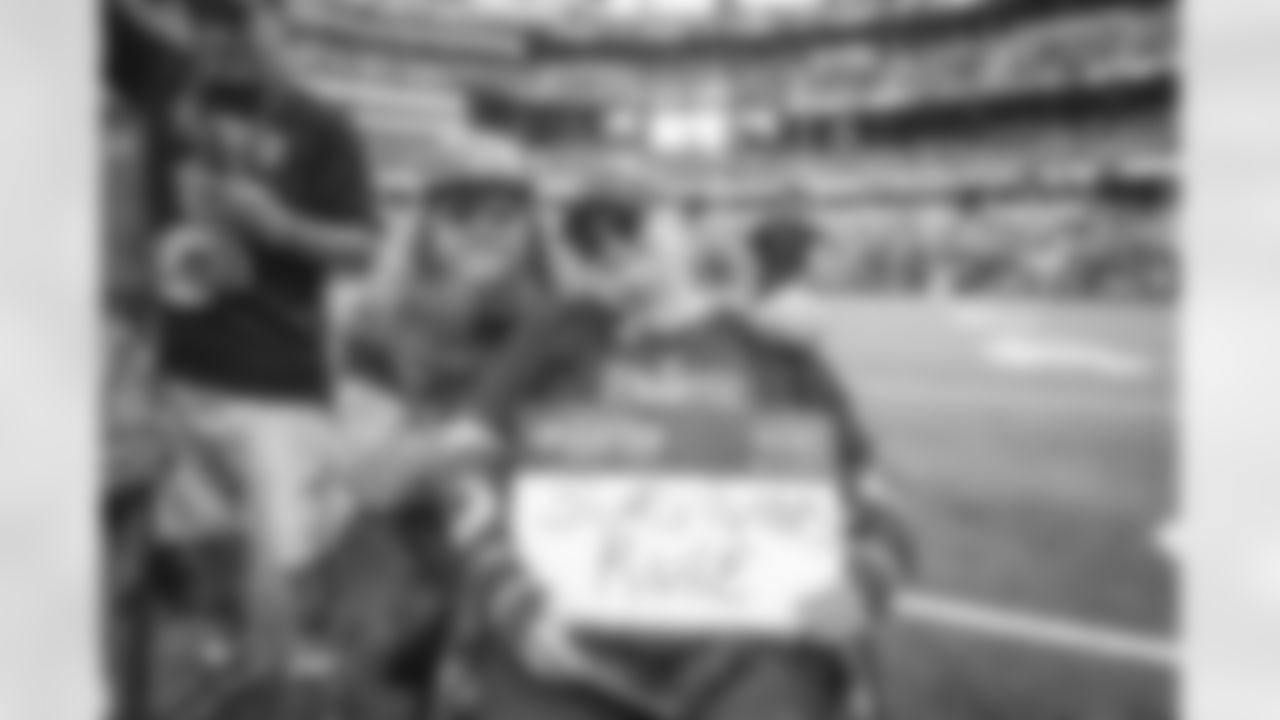The Los Angeles Rams take on the Carolina Panthers during Week 6 of the 2022 NFL regular season.