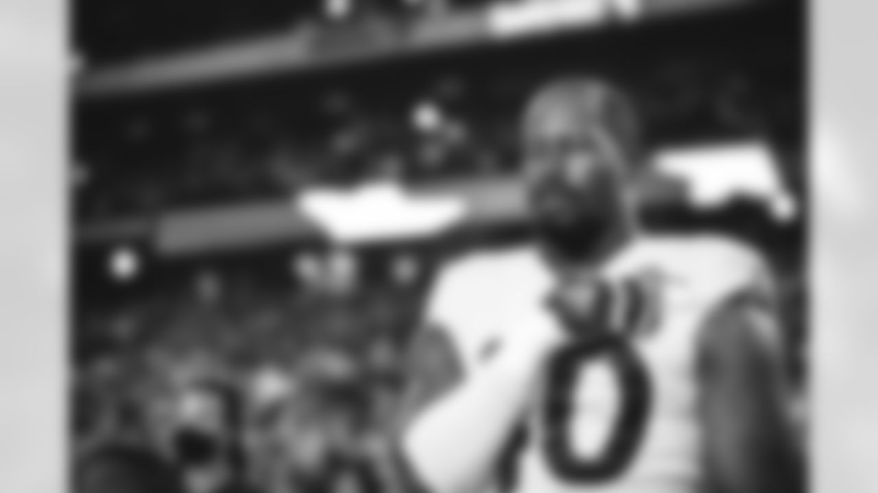 The Los Angeles Rams take on the Arizona Cardinals during Week 14 of the 2021 regular season.