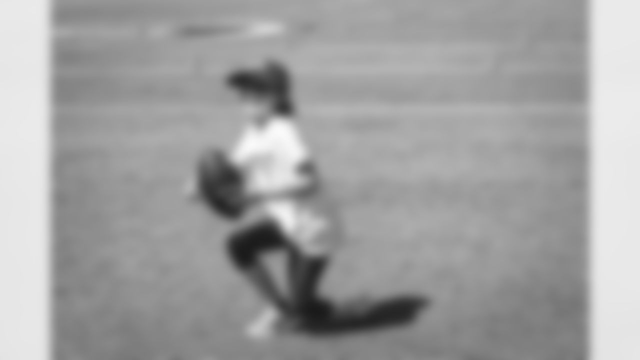 E_220327_WHMGirlsFlagClinic_16