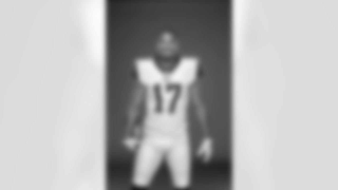 Wide receiver (17) Robert Woods of the Los Angeles Rams poses in his white jersey for a portrait on Media Day, Monday, June 10, 2019, in Thousand Oaks, CA. (Jeff Lewis/Rams)