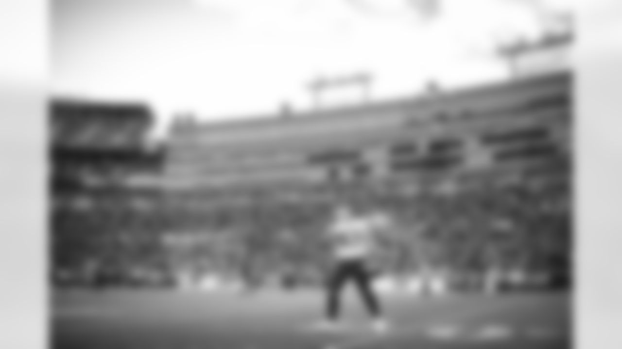The Los Angeles Rams take on the Green Bay Packers during Week 12 of the 2021 regular season.