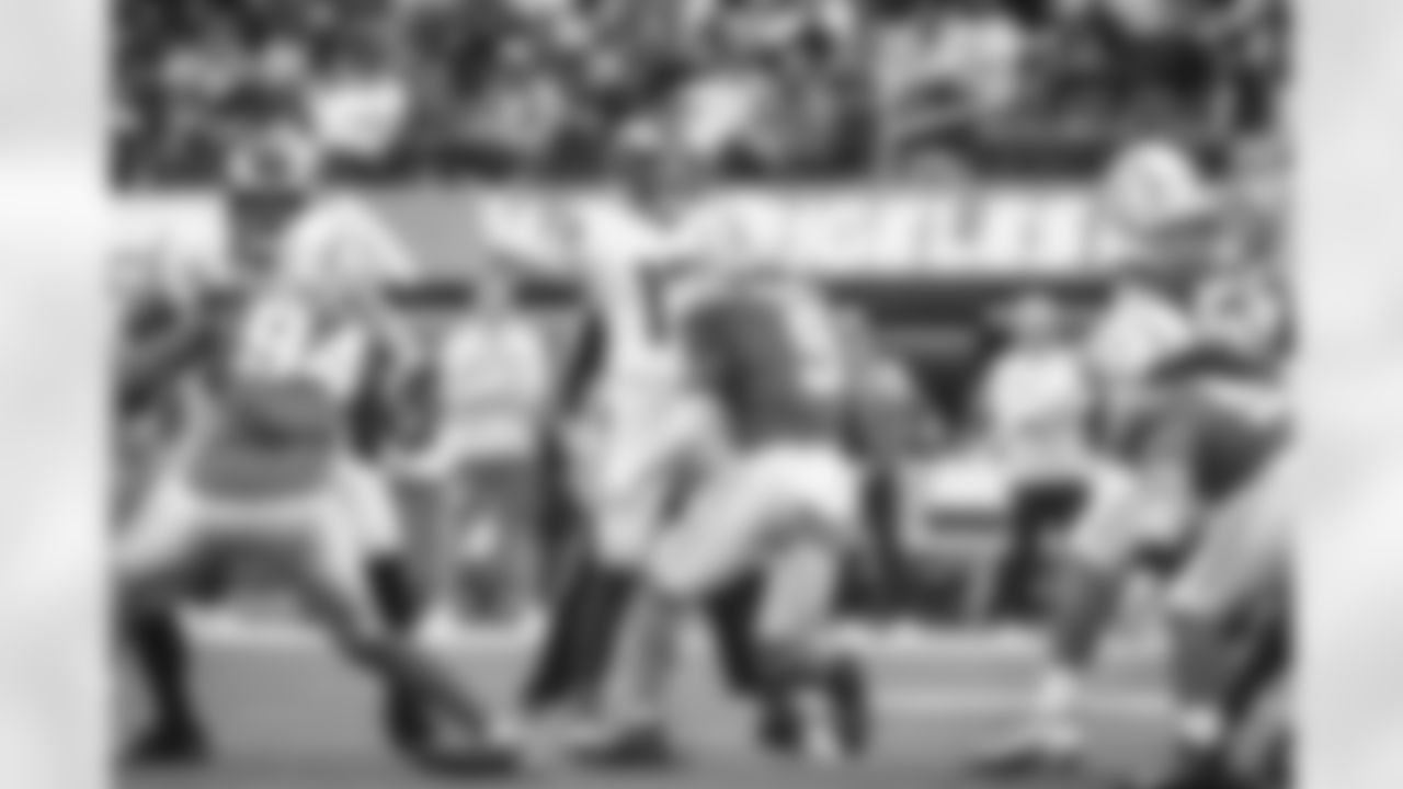 The Los Angeles Rams take on the Los Angeles Chargers during Week 17 of the 2022 NFL regular season