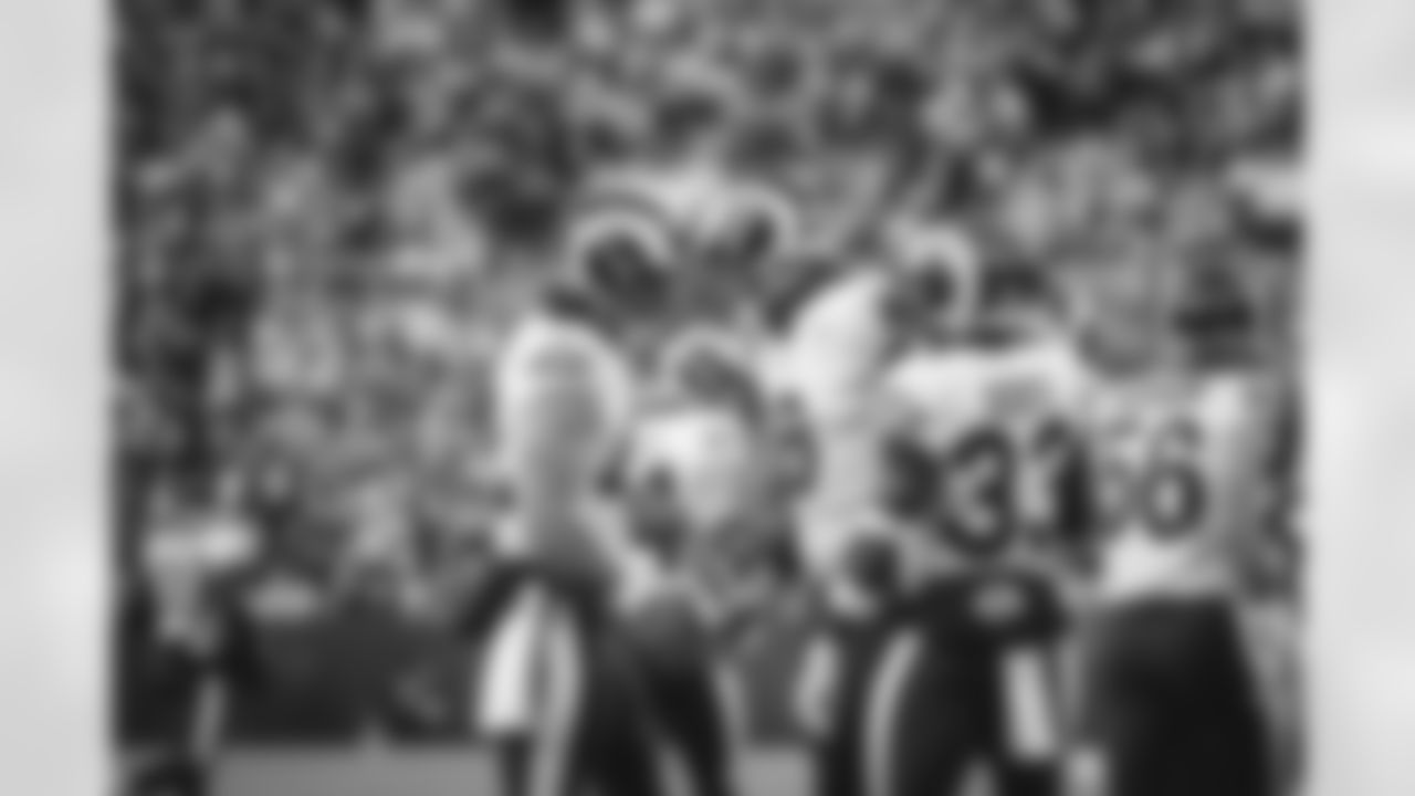 The Los Angeles Rams take on the Green Bay Packers during Week 12 of the 2021 regular season.