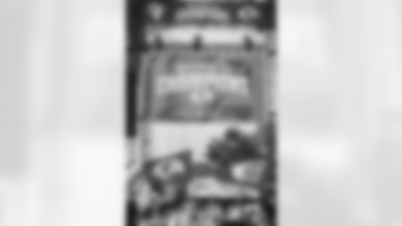 E_220216_Rams_Parade_9743