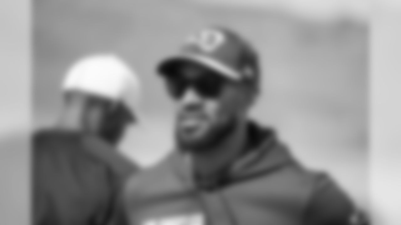 Defensive backs coach Aubrey Pleasant of the Los Angeles Rams coaches during practice, Wednesday, September 25, 2019, in Thousand Oaks, CA. (Jeff Lewis/Rams)