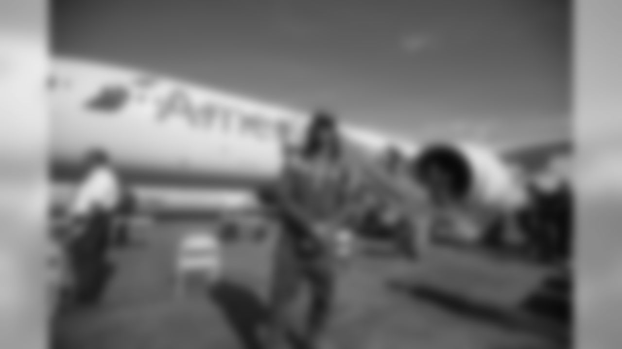 Running back (30) Todd Gurley of the Los Angeles Rams gets on the plane at LAX to fly to Atlanta for Super Bowl LIII, Sunday, January 27, 2019, in Los Angeles, CA. (Jeff Lewis/Rams)