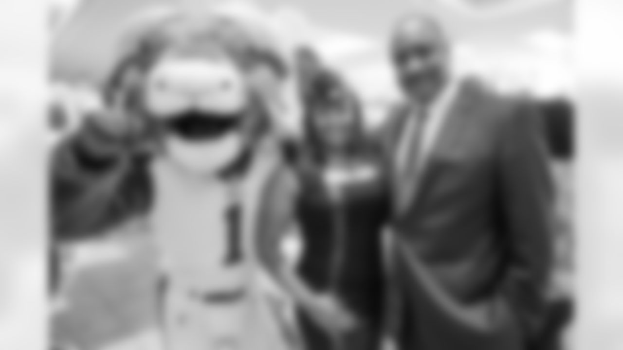 The Los Angeles Rams mascot Rampage, Cheerleaders, and staff volunteered at the US Vets-Inglewood annual Veterans Day breakfast, preparing and serving meals for 300 veterans, family members and community supporters in Inglewood, California, on November 8, 2018. (Photo by: Daniel Bowyer/Rams)