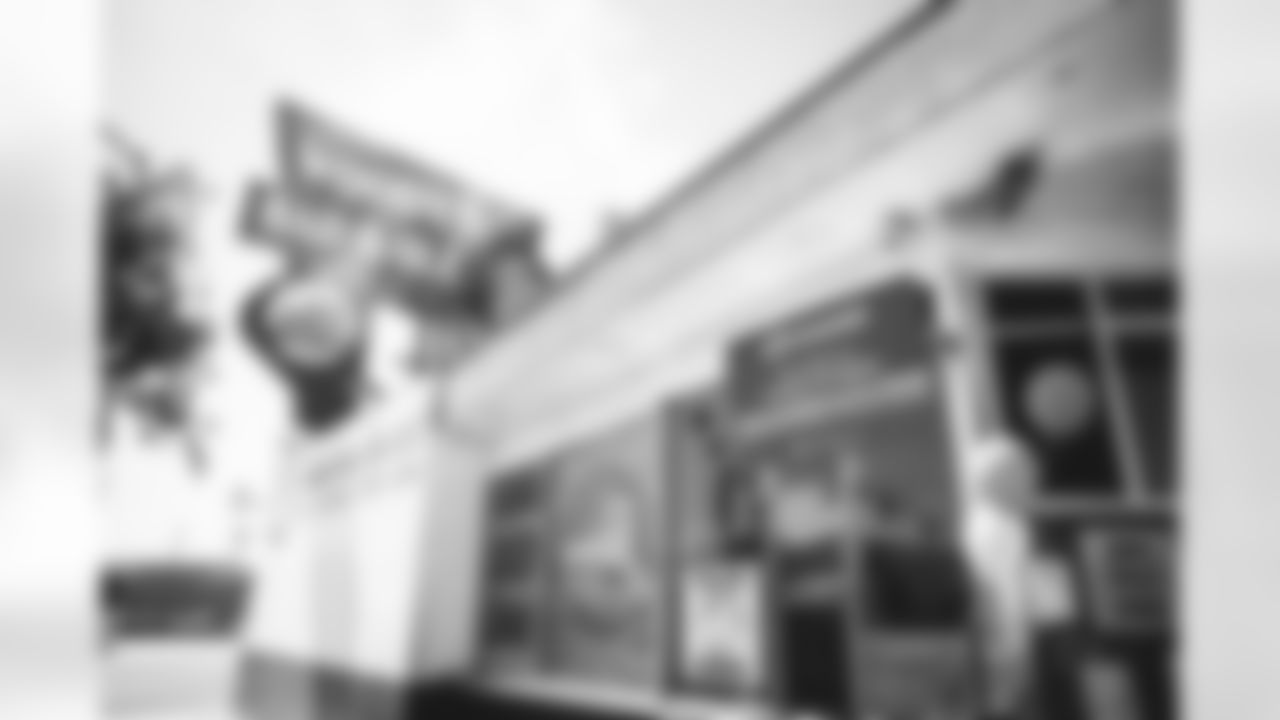 E_091021_rams_woodys_bbq-5953