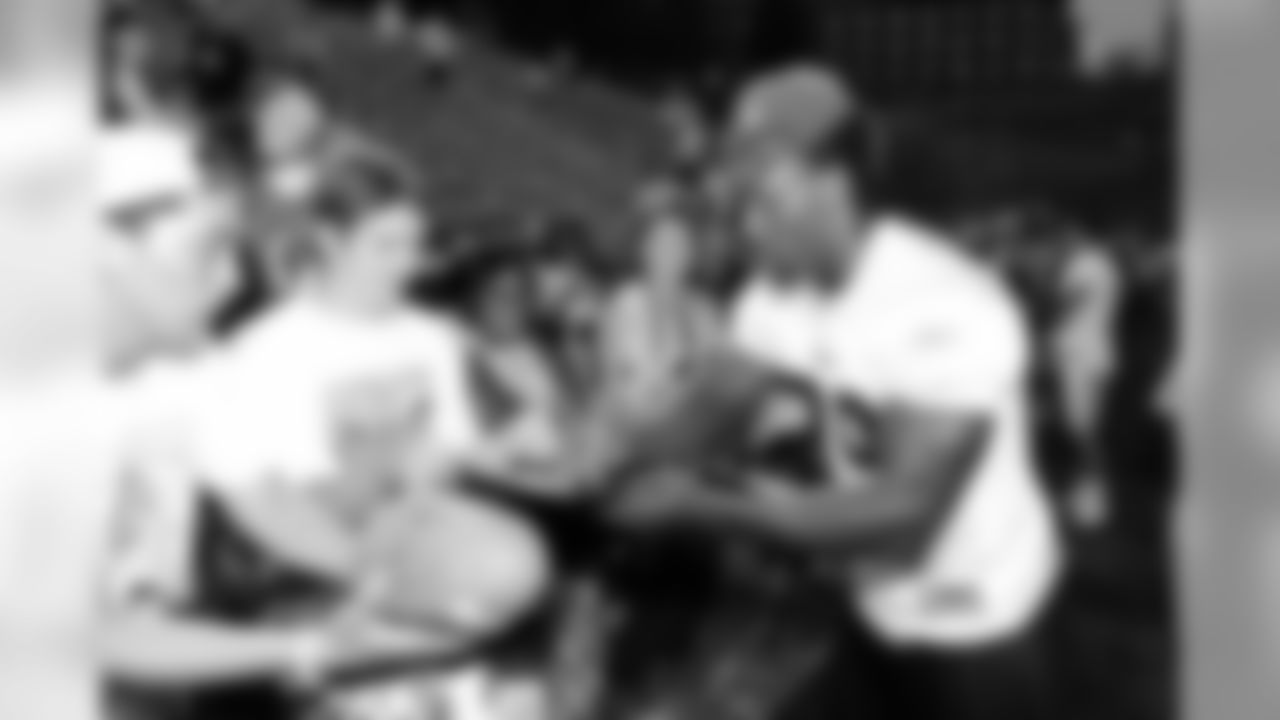 "ST. CHARLES, MO - AUGUST 7: Steven Jackson of the St. Louis Rams signs autographs for fans following a scrimmage at Harlen C. Hunter Stadium on the Lindenwood University campus in St. Charles, Missouri on August 7, 2010. (Photo by G. Newman Lowrance/St. Louis Rams)"