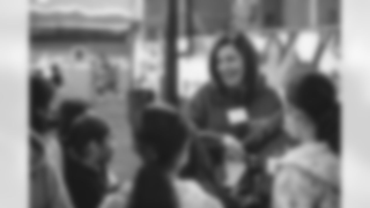 E_221123_APLACECALLEDHOMETHANKSGIVINGMEALSERVICE_6751