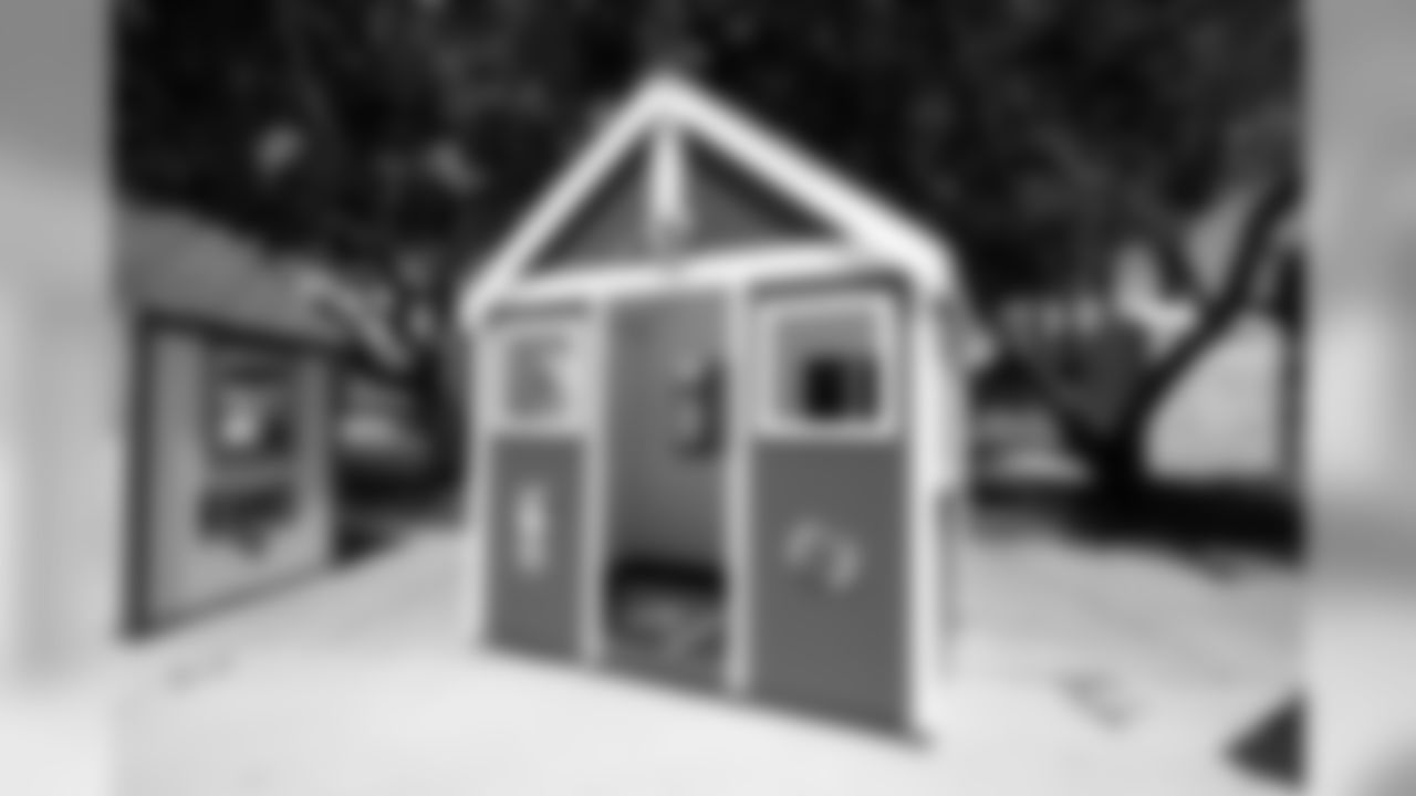 The Los Angeles Rams partner with Habitat for Humanity Orange County to build playhouses to be auctioned off at practice at The University of California Irvine in Irvine, CA on 8/3/2018. (Rams/Hiro Ueno)