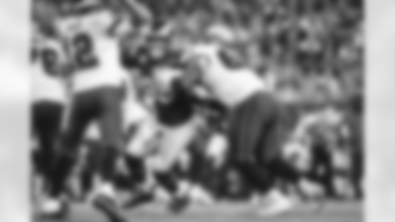 The Los Angeles Rams take on the Tampa Bay Buccaneers during Week 9 of the 2022 NFL regular season.