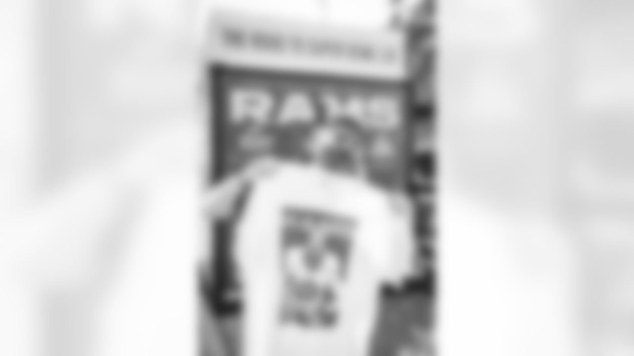 E_220121_PlayoffNewsStandPopUp_8092