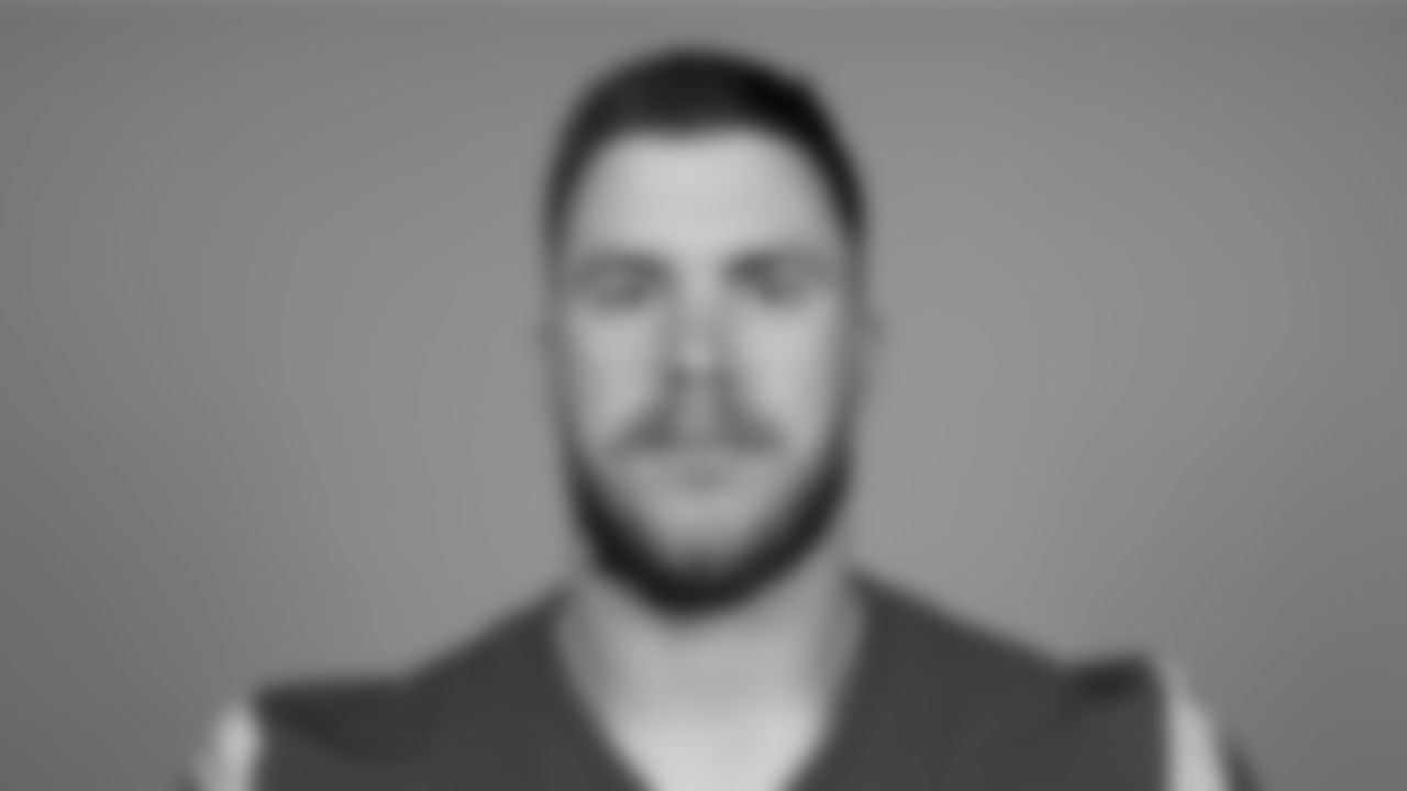 92 - DE Jonah Williams