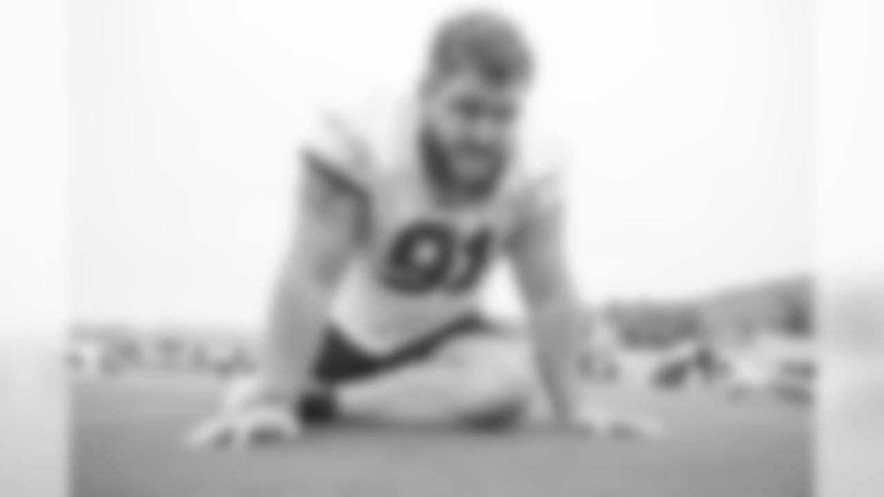 Defensive tackle (91) Greg Gaines of the Los Angeles Rams works out on the field, Tuesday, May 14, 2019, in Thousand Oaks, CA. (Jeff Lewis/Rams)