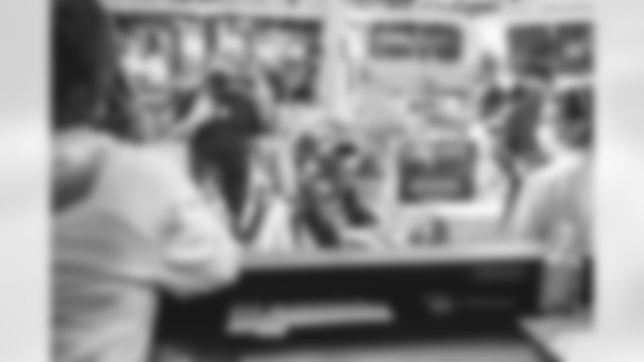 E_220121_PlayoffNewsStandPopUp_7988