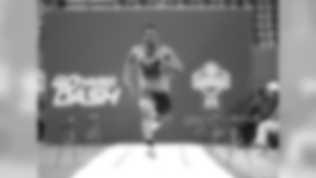 Texas running back Malcolm Brown runs the 40 yard dash during the 2015 NFL Scouting Combine at Lucas Oil Stadium on Saturday, February 21, 2015 in Indianapolis, IN. (AP Photo/Johnny Vy)