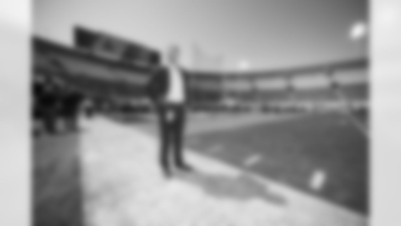 Los Angeles Rams general manager Les Snead on the field before the NFL preseason week 1 game against the Dallas Cowboys on Saturday, August 13, 2016 in Los Angeles. (Ric Tapia/Rams)