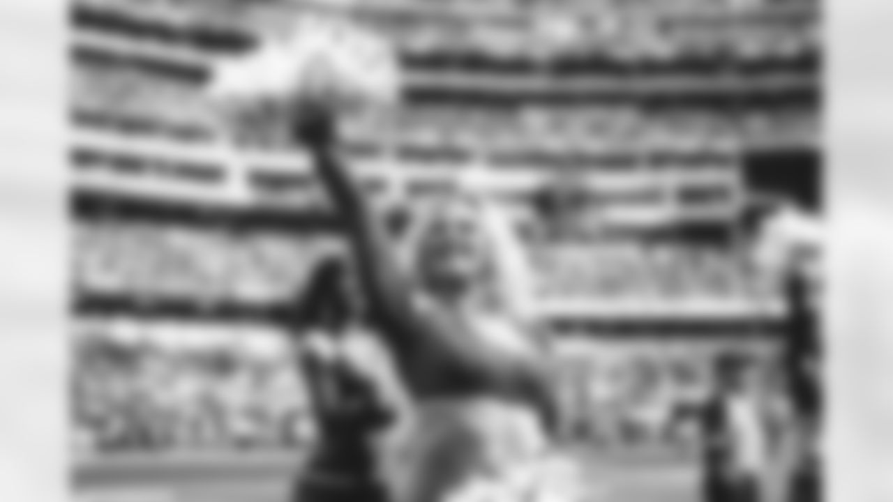 The Los Angeles Rams take on the Dallas Cowboys during Week 5 in the 2022 regular season.
