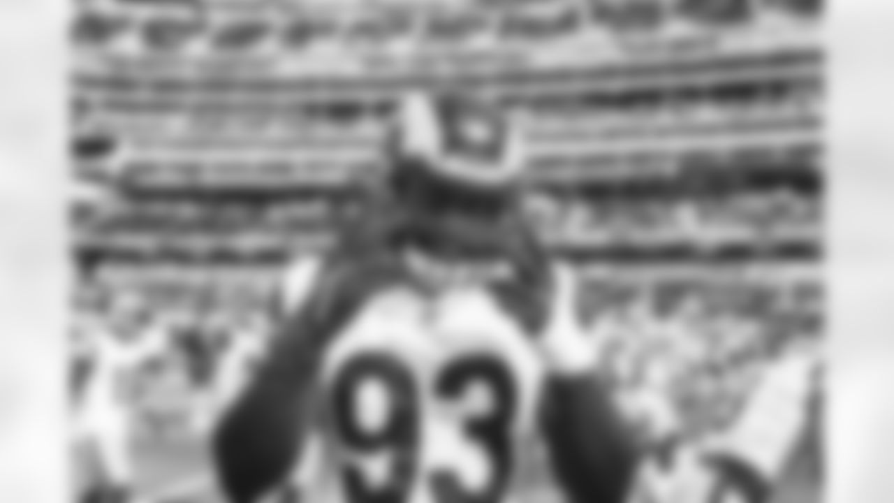 The Los Angeles Rams take on the Los Angeles Chargers during Week 17 of the 2022 NFL regular season