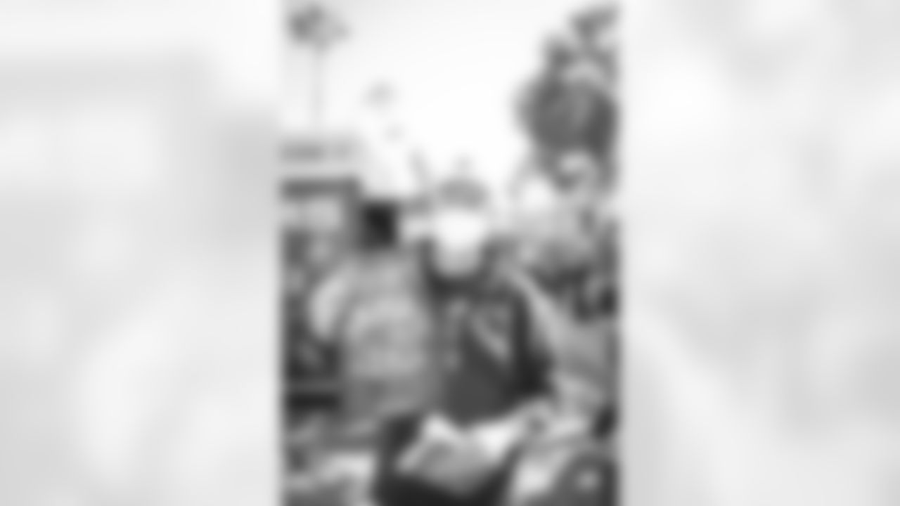 E_220121_PlayoffNewsStandPopUp_8202