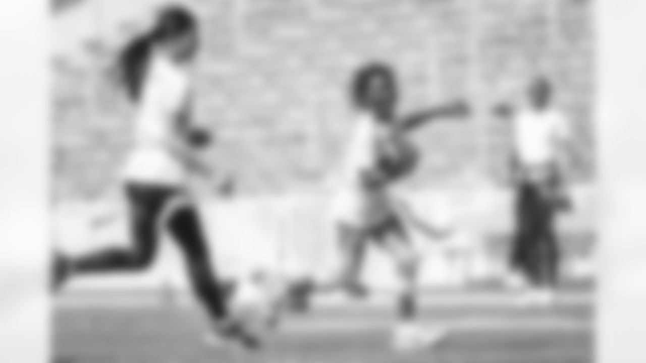 E_220327_WHMGirlsFlagClinic_113