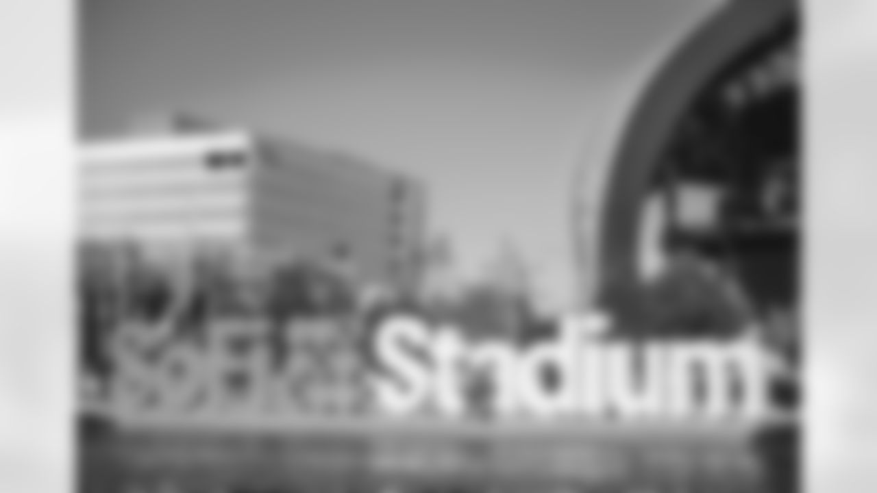 The Los Angeles Rams take on the Arizona Cardinals during Week 10 of the 2022 NFL regular season.