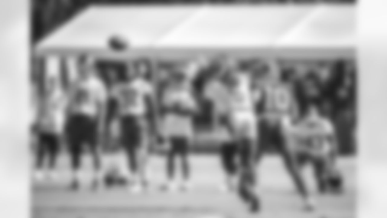 E__JMP4156-3