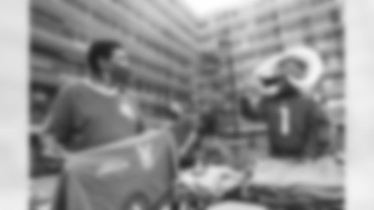 E_211105_RocketMortgageSaluteToService_6801