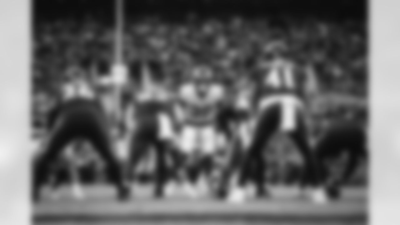 The Los Angeles Rams take on the Baltimore Ravens during Week 17 of the 2021 regular season.