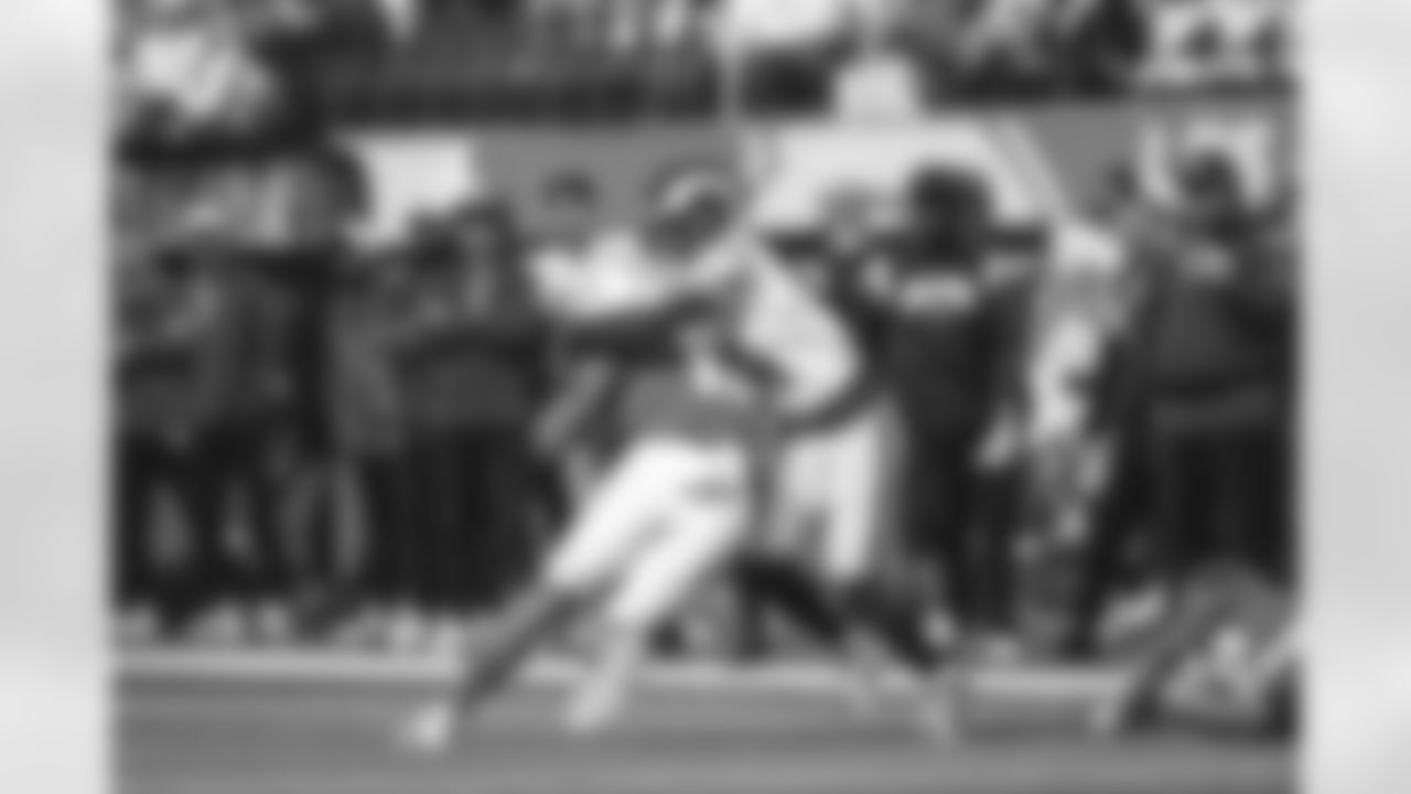 The Los Angeles Rams take on the Los Angeles Chargers during Week 17 of the 2022 NFL regular season