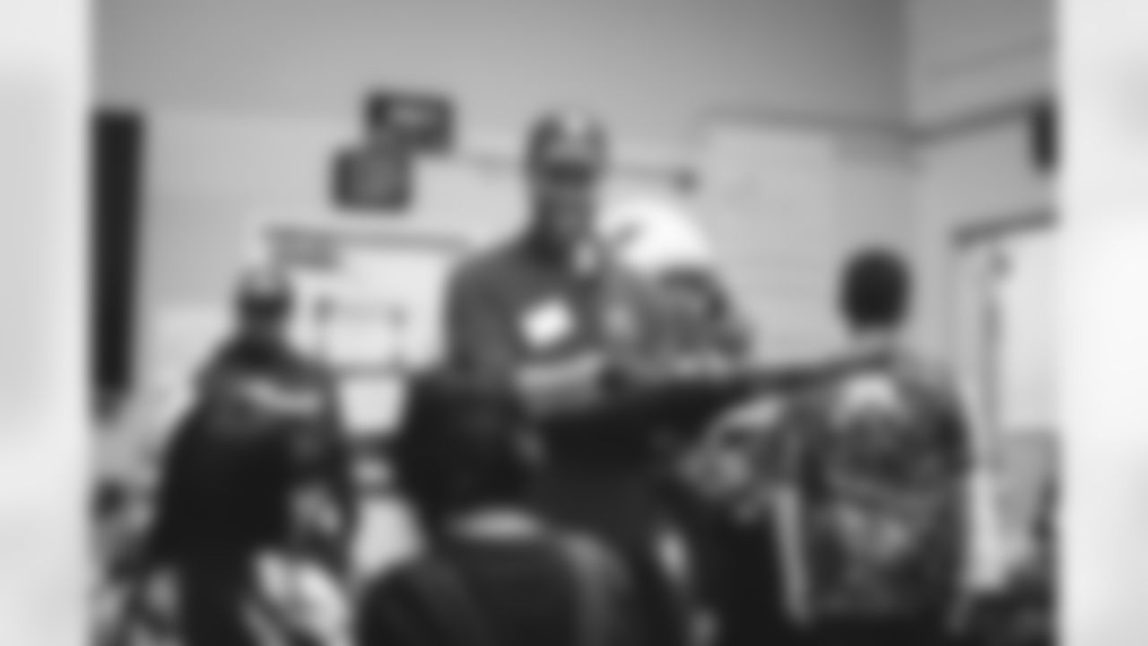 E_221123_APLACECALLEDHOMETHANKSGIVINGMEALSERVICE_6585