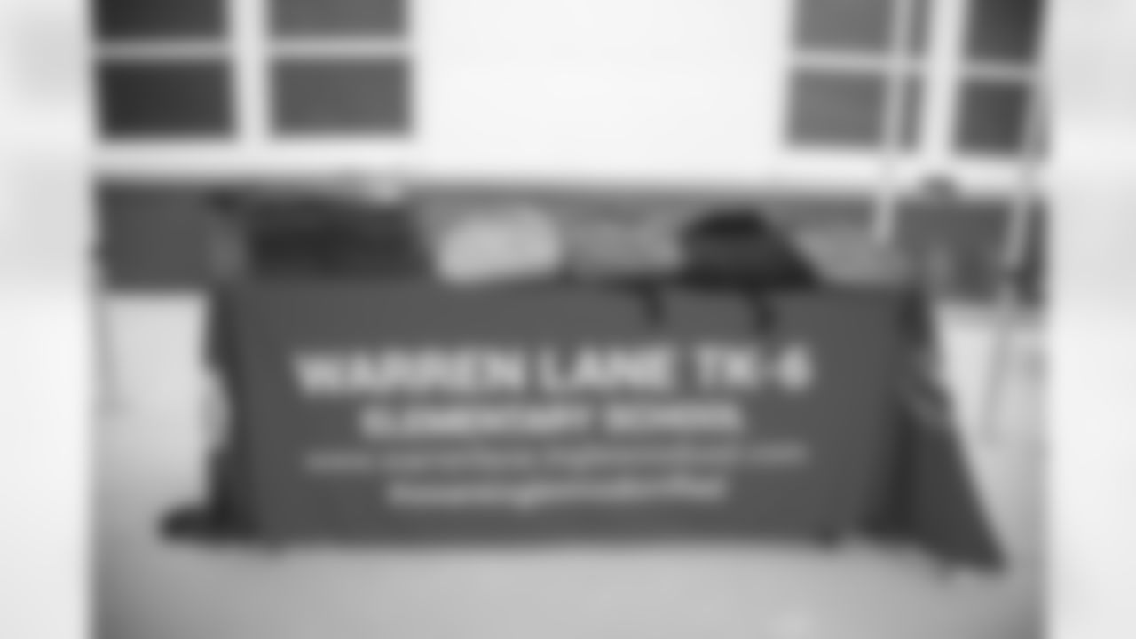 E_210903_backpack_distribution_4657