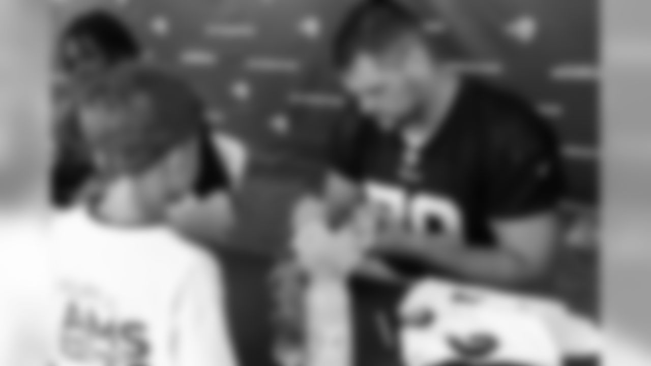Offensive Guard (79) Rob Havenstein of the Los Angeles Rams signs autographs during Day 6 of Training Camp, Wednesday, August 01, 2018, in Irvine, CA. (Will Navarro/Rams)