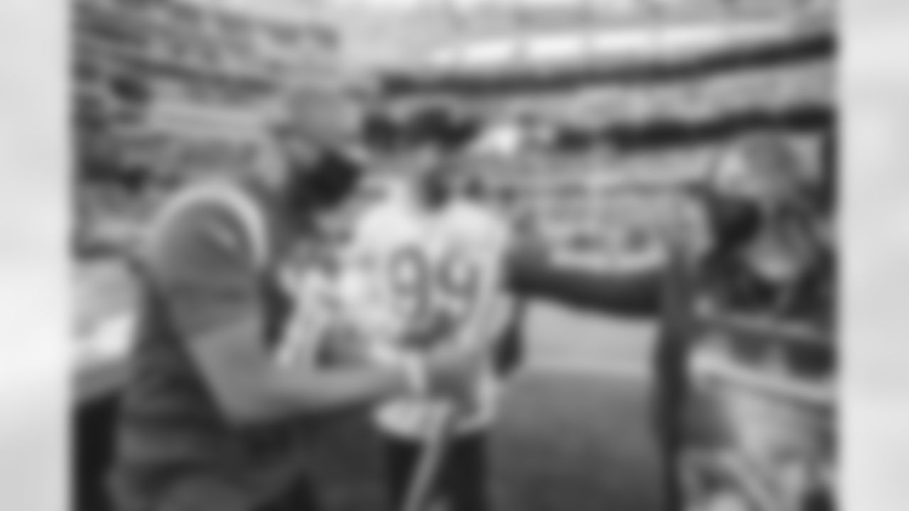 The Los Angeles Rams take on the San Francisco 49ers during Week 18 of the 2021 regular season.