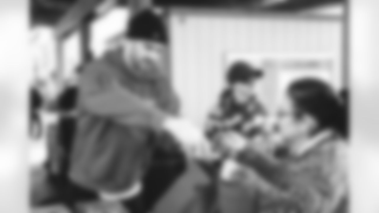E_011823_Rams_AVPxPepsi_TacklingHunger_HY_0107