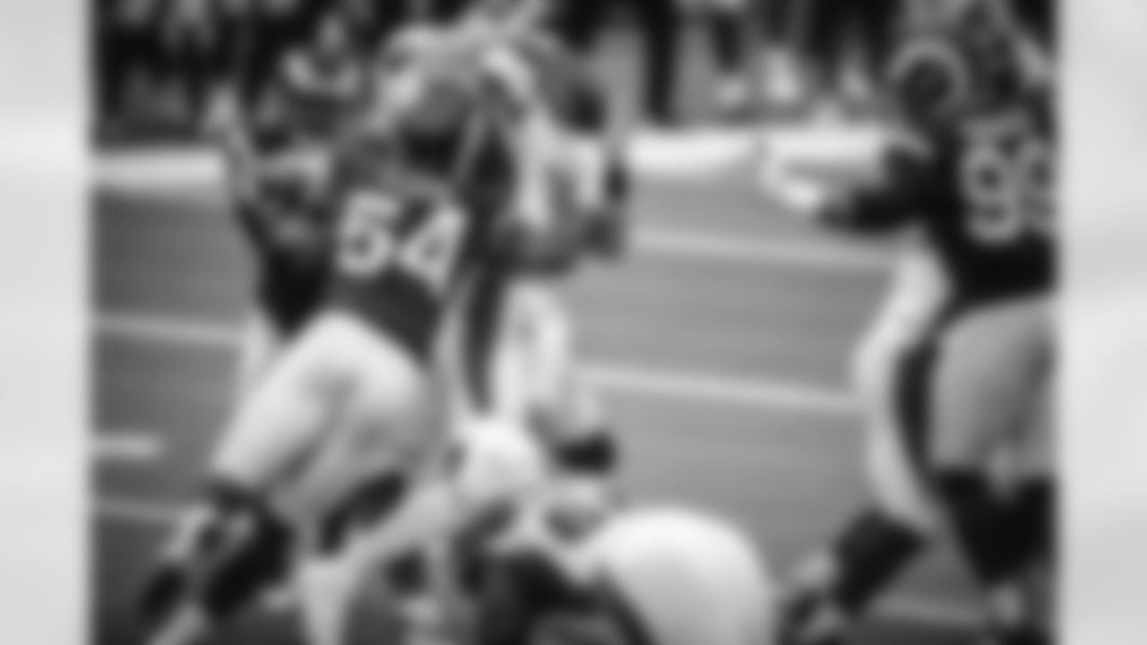 Leonard Floyd of the Los Angeles Rams rushes the quarterback and causes a fumble against the Arizona Cardinals during the Rams 18-7 victory in a Week 17 game, Sunday, January 3, 2021, in Inglewood, Calif. (Jeff Lewis/LA Rams)