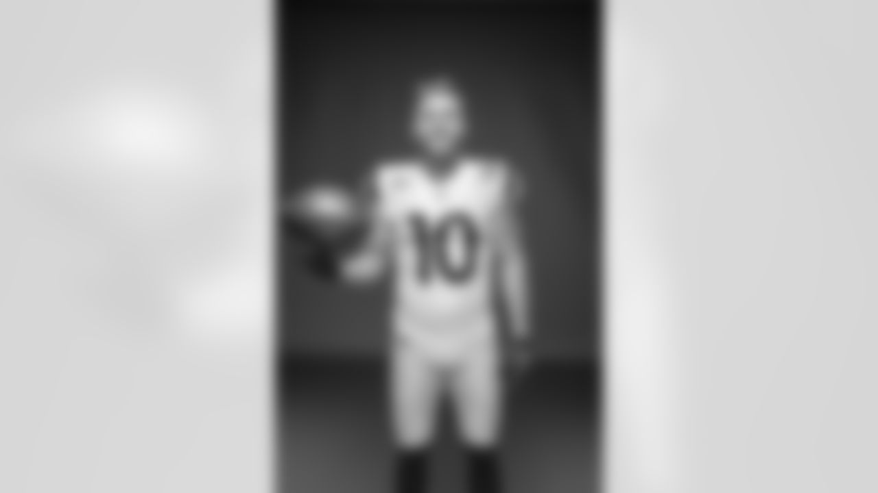 Wide Receiver (10) Cooper Kupp of the Los Angeles Rams poses on Super Bowl LVI Media Day, Wednesday, Feb. 2, 2022, in Thousand Oaks, CA. (Jeff Lewis/LA Rams)