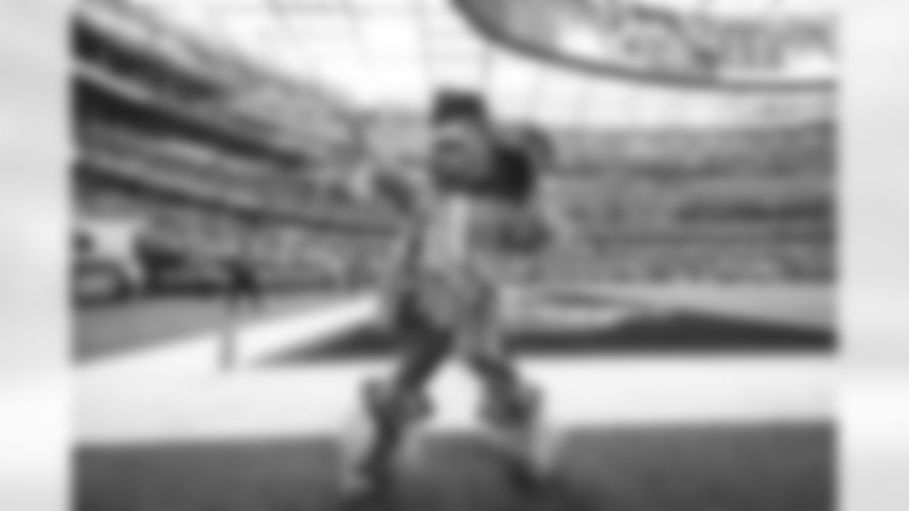 The Los Angeles Rams take on the San Francisco 49ers during Week 8 of the 2022 NFL regular season.