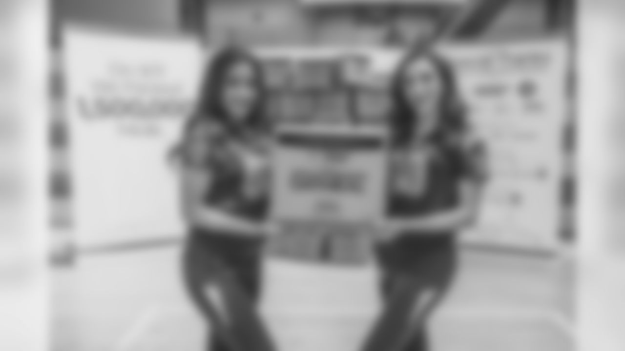 Cheerleaders volunteer their time by packing meals for the hungry in honor of 9/11 in Los Angeles, CA on Sept 11th, 2018 (Rams/Hiro Ueno).