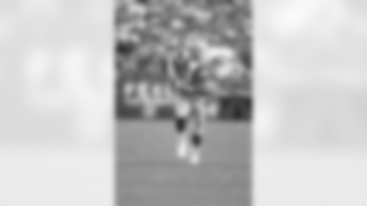 St. Louis Rams wide receiver Torry Holt (88) runs down field in 1999. (AP Photo / Al Messerschmidt)