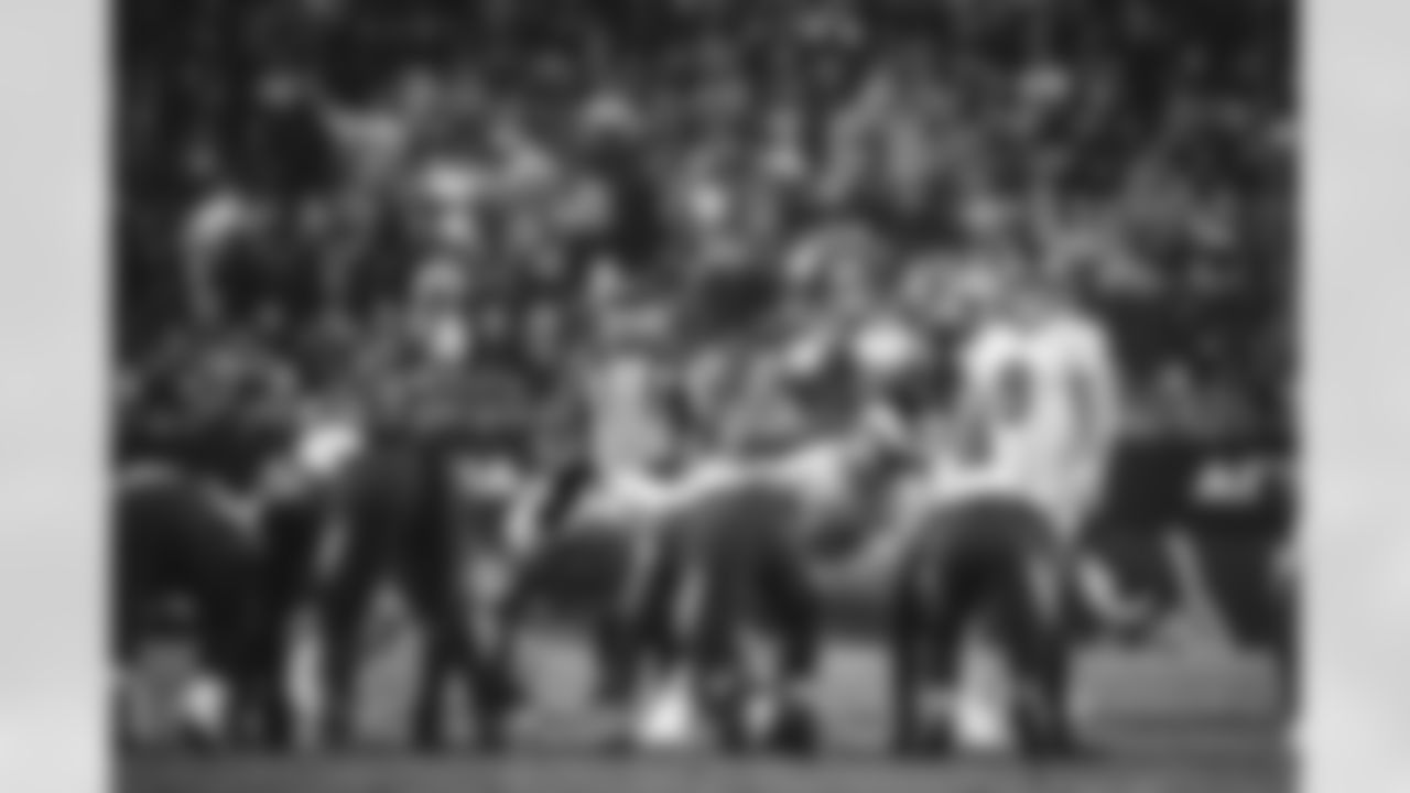 The Los Angeles Rams take on the Arizona Cardinals during Week 14 of the 2021 regular season.