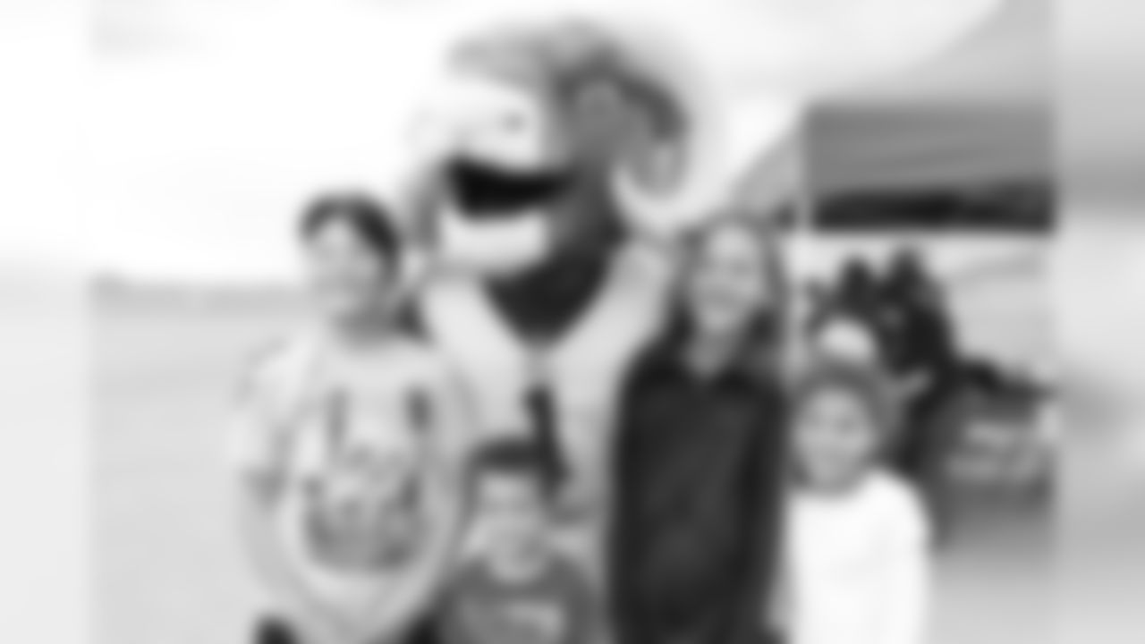 The Los Angeles Rams Community Affairs team, and Rams mascot Rampage host Play 60 to encourage children of active duty military to lead healthy lives, at March Air Reserve Base in Moreno Valley, CA, on April 5th, 2019. (Daniel Bowyer/Rams)