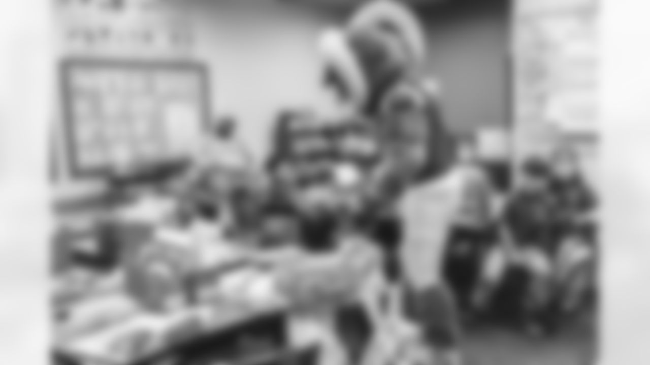 E_030223_RamsReadAcrossAmerica_LaTIjera_HY_0023